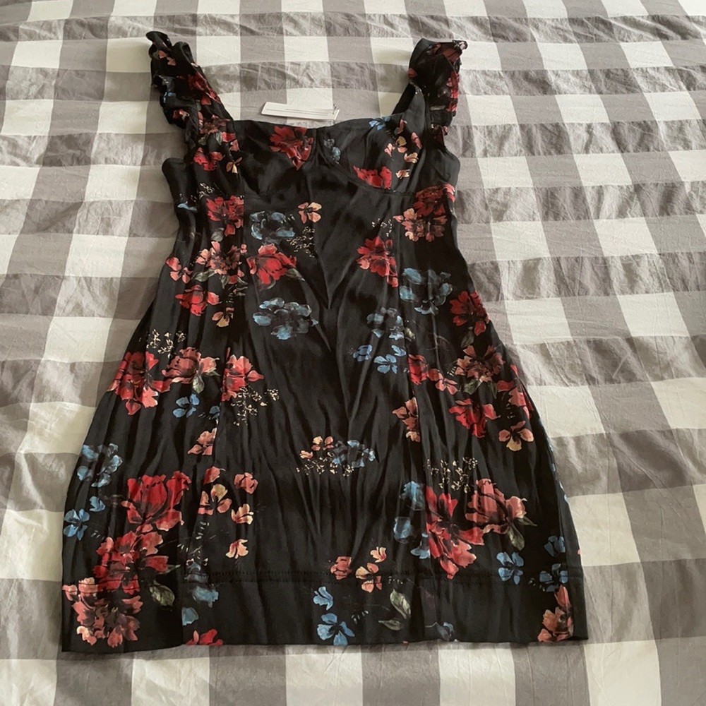 New vici dress small